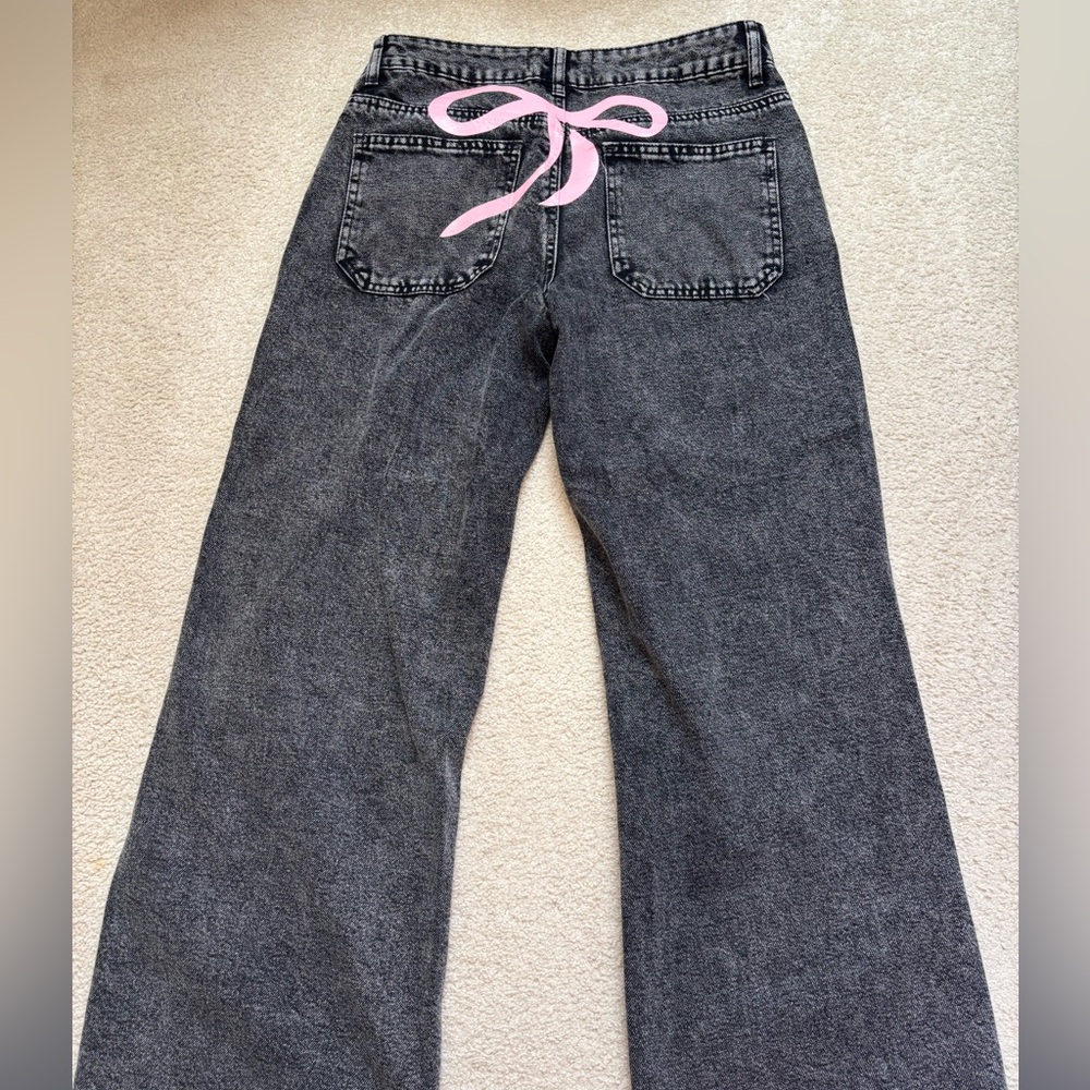 Lowrise Gray Wide-Leg Jeans with Pink Bow